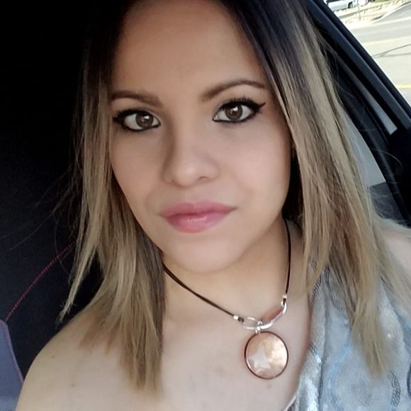 Meet your Posher, Aileen - Picture 1 of 1